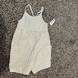 NWT Old Navy romper size 2T